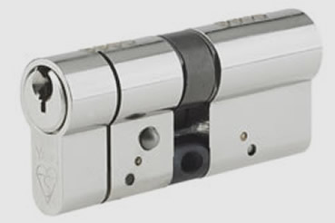 Cheaper British Standard Cylinder installation by Castelnau master locksmith